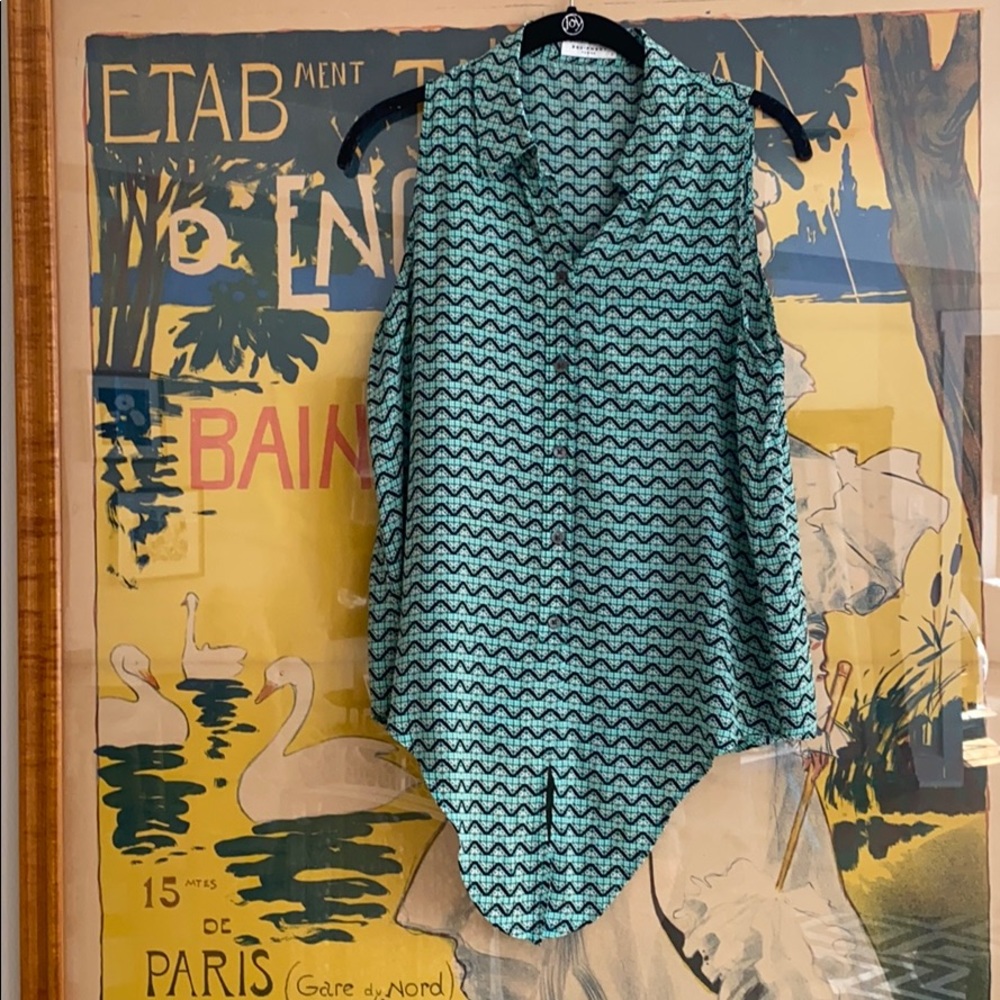 Like New! Stunning top!